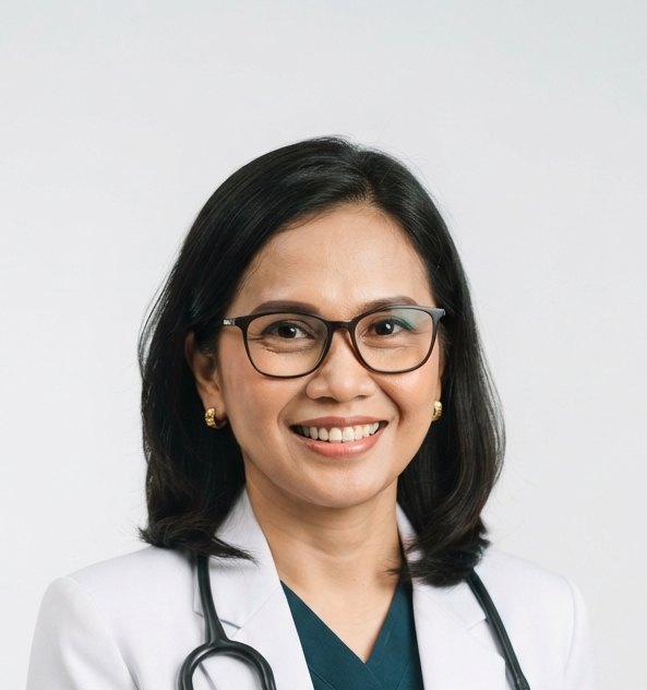 Potret dr. Nadia Puspitasari mengenakan jas dokter